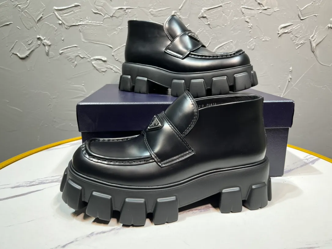 Men's clothing and shoes💰820💰 🔥🔥🔥3990 The latest prada Prada triangle enamel logo high-height lace-up shoes, the official website synchronizes the round toe and bold Lofte boots, using the original one-to-one development, the outsole one-to-one private molding, the fabric uses imported open edge beads, lining cowhide, foot pad cowhide, sole height 5cm, outsole original rubber foam sole, size 39-46